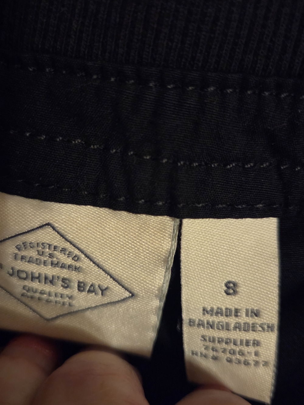 St. John's Bay Black Cargo Shorts Size 8 - Picture 3 of 6